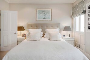 3 chambres, bureau, fer et planche à repasser, lit parapluie