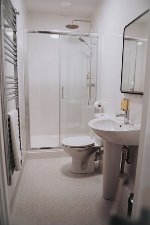 Deluxe Double Room | Bathroom