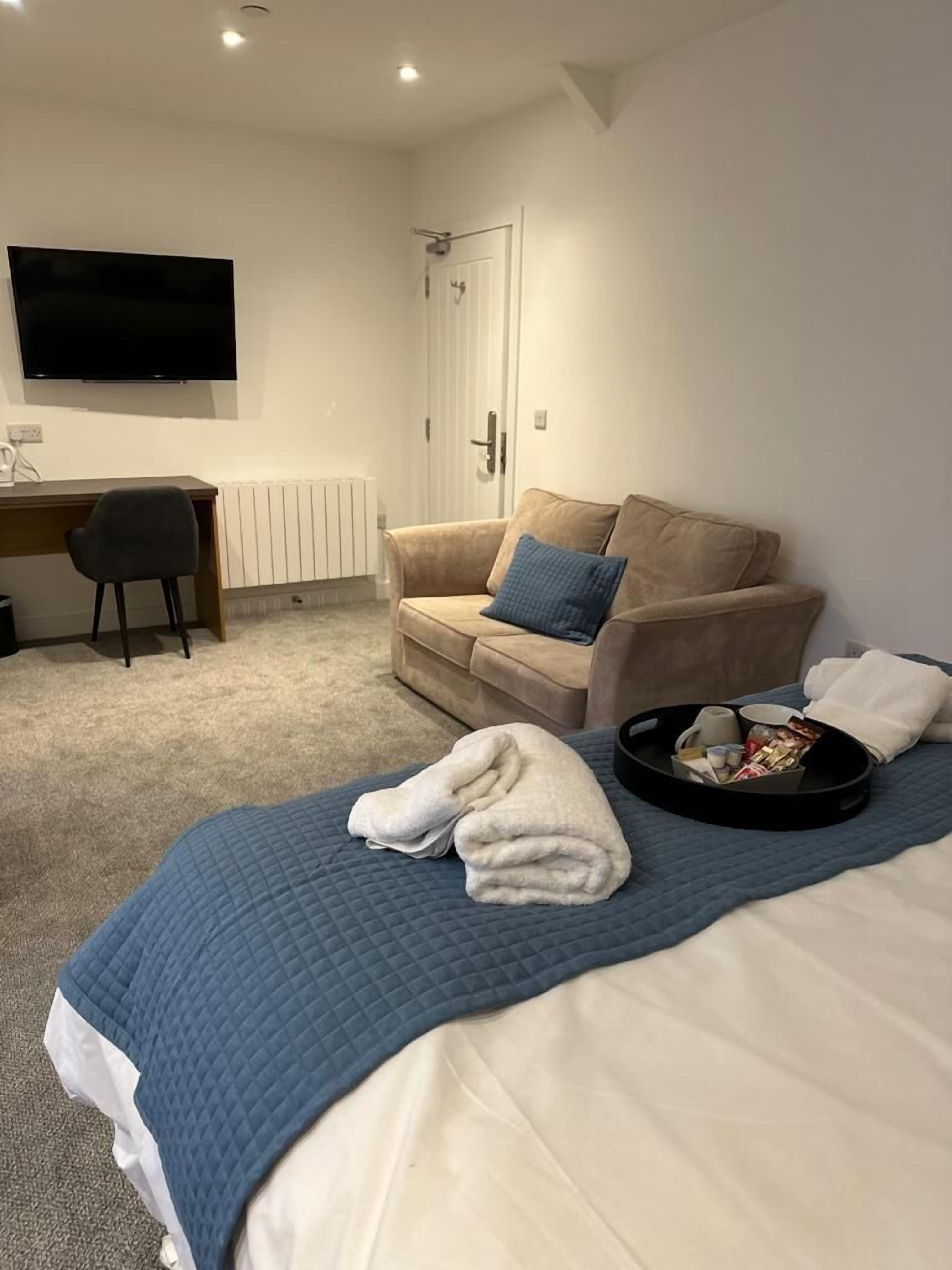 Desk, laptop workspace, soundproofing, free WiFi