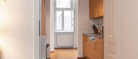 Basic Apartment | Private kitchen | Fridge, microwave, oven, stovetop