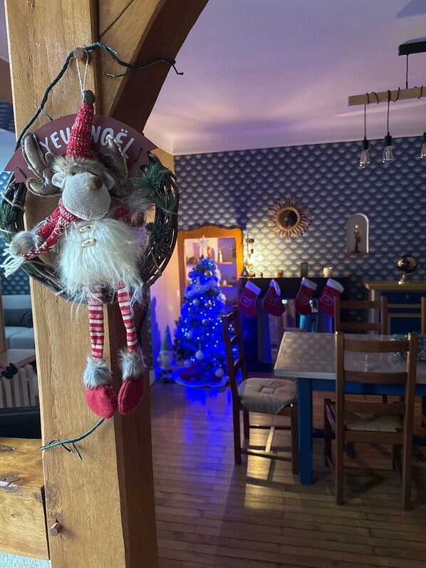 Dining - Holiday Home 'Gîte Du Centre' with Private Terrace and Wi-Fi (Romorantin-Lanthenay)