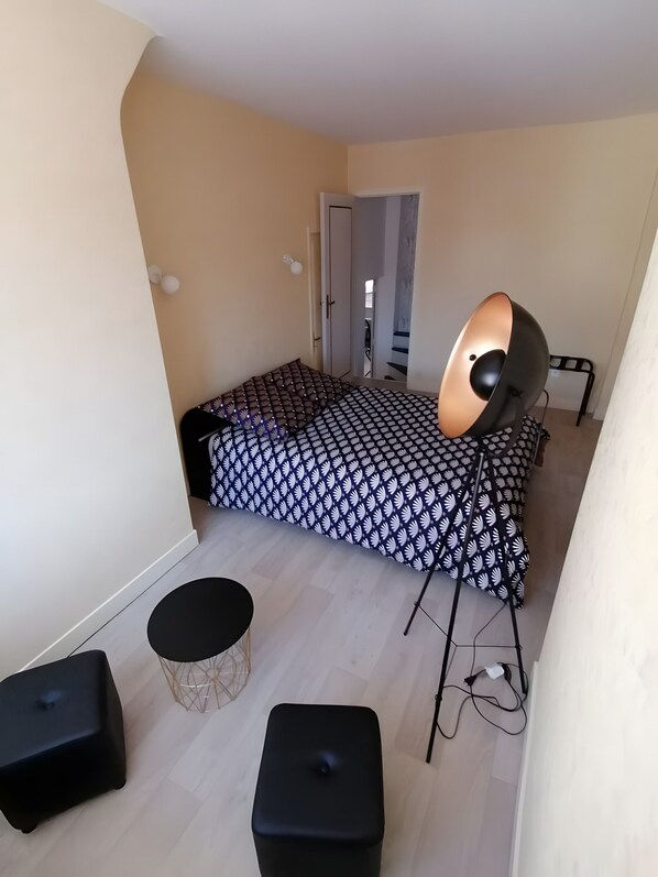 Fer et planche à repasser, Wi-Fi, draps fournis