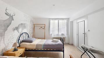 3 bedrooms, iron/ironing board, WiFi, bed sheets
