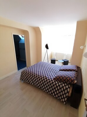 熨斗/熨衫板、Wi-Fi、床單