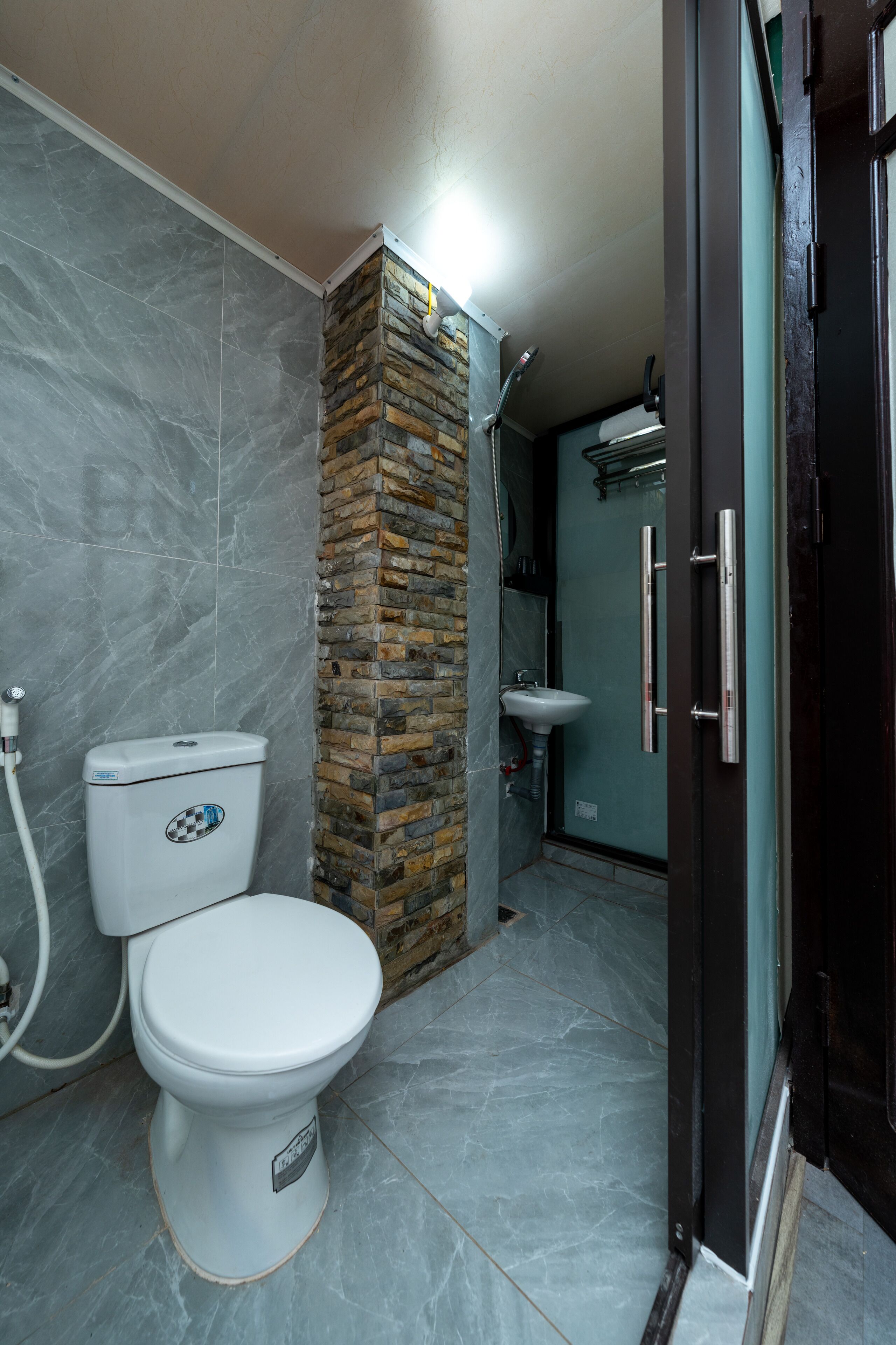 Superior Double Room, City View | Bathroom | Shower, free toiletries, hair dryer, towels
