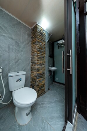 Superior Double Room, City View | Bathroom