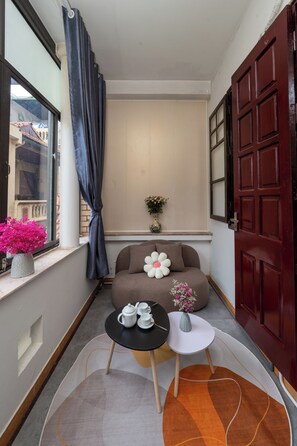 Classic Apartment, City View | Desk, free WiFi - Homestay PW Hoang Sam (Nghia Do)