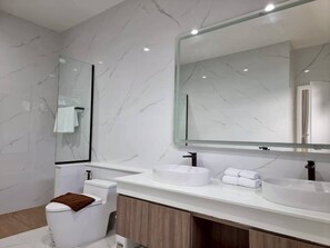 Villa de lujo, vista a la montaña | Baño