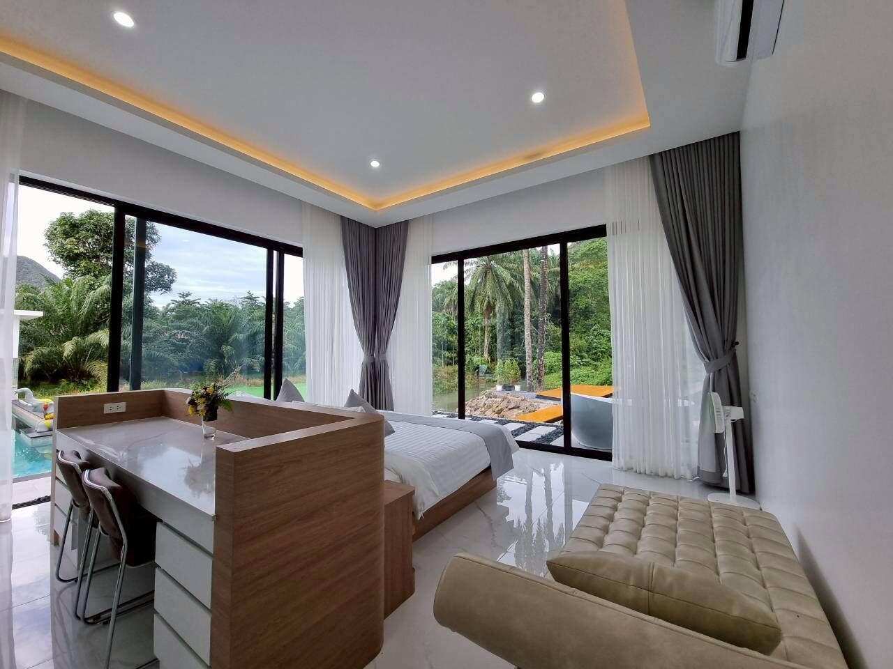 ลักซ์ชัวรี่วิลล่า, วิวภูเขา | ตู้นิรภัยในห้องพัก, ผ้าม่านกันแสง, ห้องเก็บเสียง, เตารีด/โต๊ะรีดผ้า