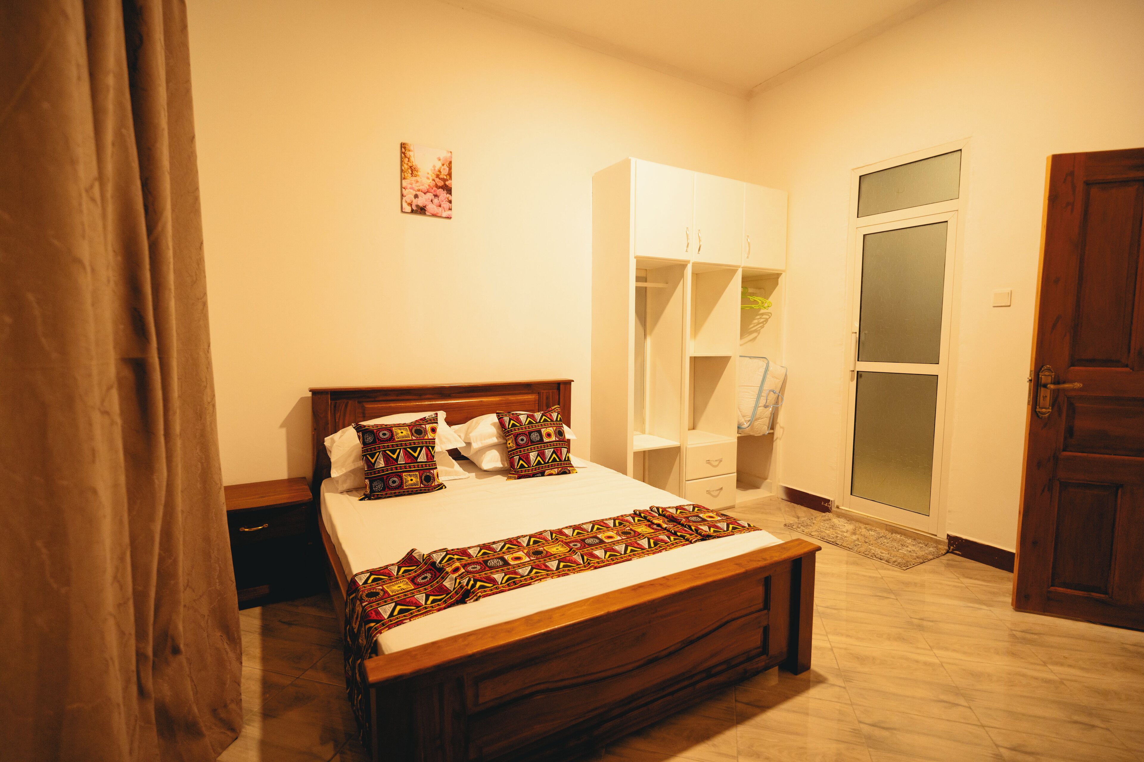 Skrivbord, arbetsyta för laptop, strykjärn/strykbräda och gratis wi-fi