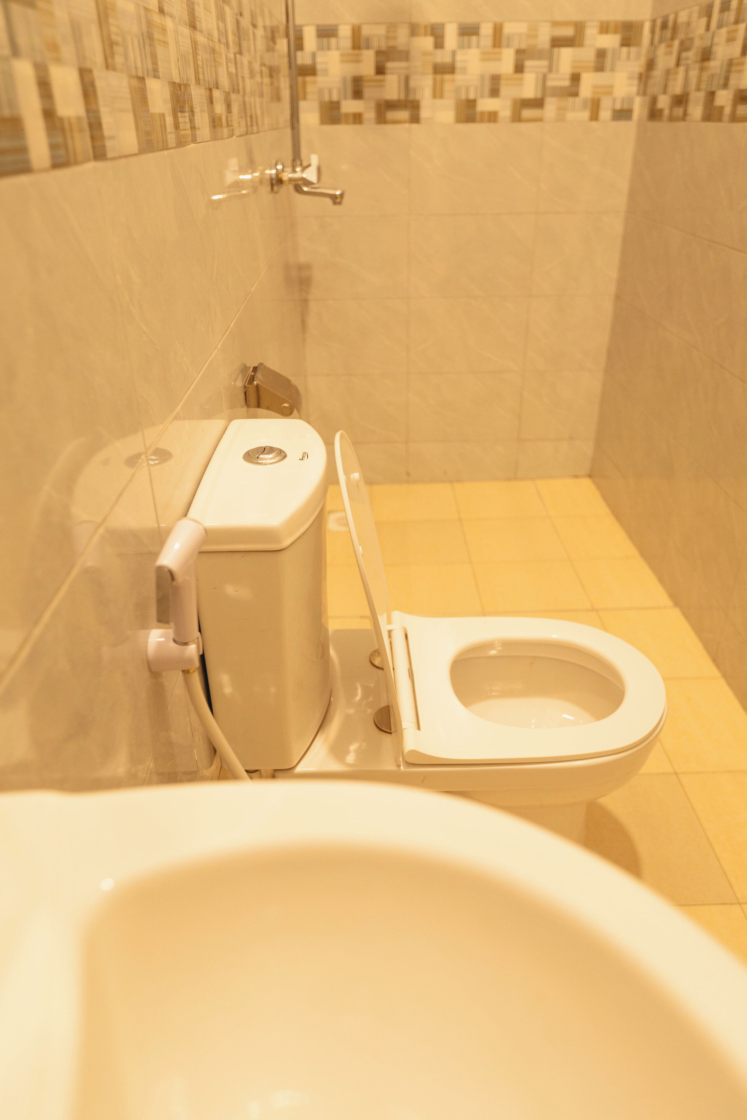 Dusche, Hausschuhe, Handtücher, Seife