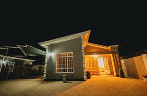 ด้านหน้าที่พัก