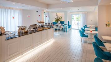 Petit déjeuner buffet compris tous les jours