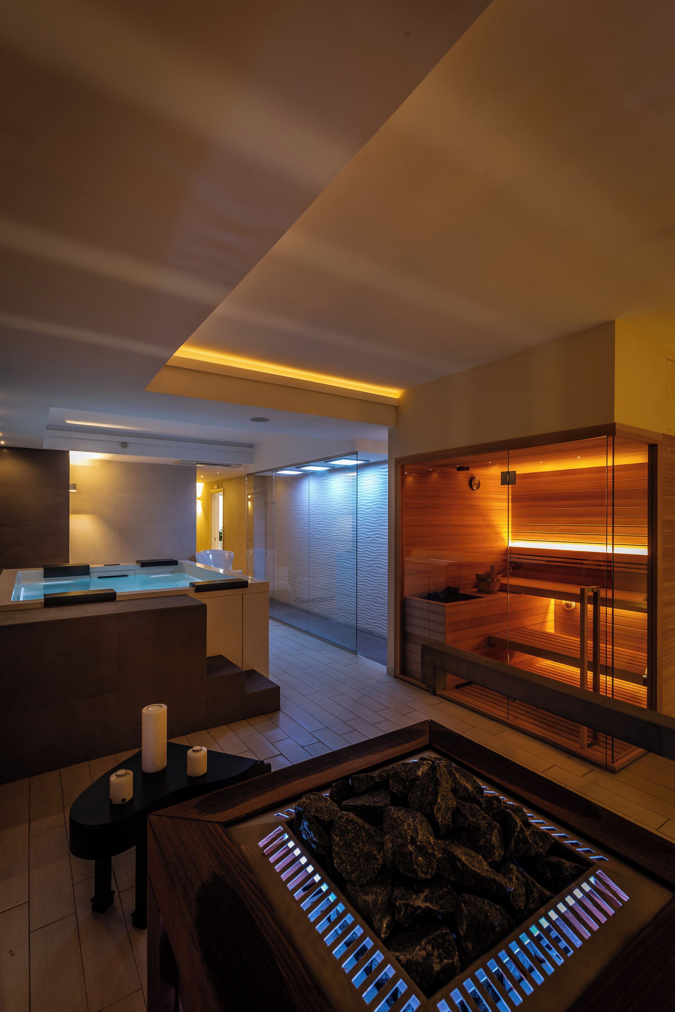 Sauna, hot tub, steam room, body treatments, body scrubs, facials