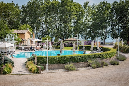 Seasonal outdoor pool, pool umbrellas, sun loungers. Ludwig Boutique Hotel & Spa