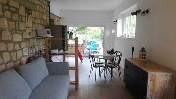 Televisio, pöytäjalkapallopöytä