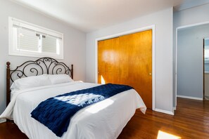 5 bedrooms, iron/ironing board, WiFi, bed sheets