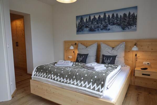 4 Schlafzimmer, Schreibtisch, Bügeleisen/Bügelbrett, kostenloses WLAN