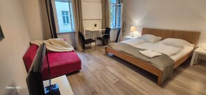 Departamento básico | Tabla de planchar con plancha y wifi gratis 