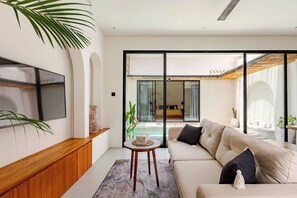 Smart TV - Quiet 2b Villa w/ AC & Pool in Pererenan/Canggu, 8min to surf beach! (Badung,)