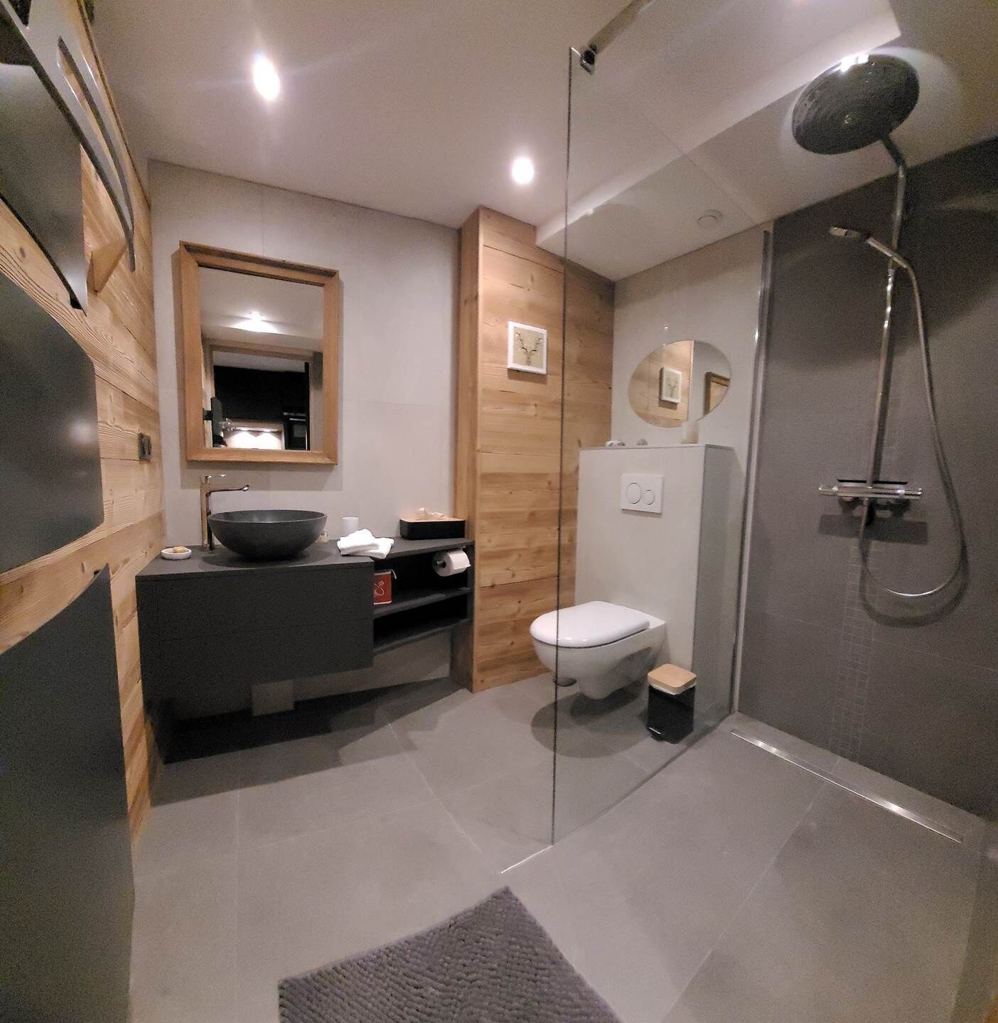 Sèche-cheveux, serviettes fournies