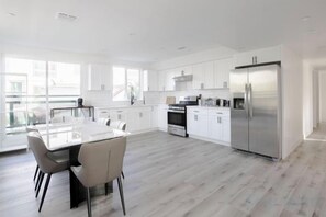 Unclassified image, 2 of 43, button - Luxury apartment Hotel in LA downtown (Los Angeles)