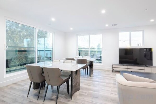 Unclassified image, 1 of 43, button - Luxury apartment Hotel in LA downtown (Los Angeles)