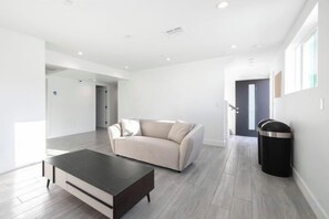 Unclassified image, 5 of 43, button - Luxury apartment Hotel in LA downtown (Los Angeles)