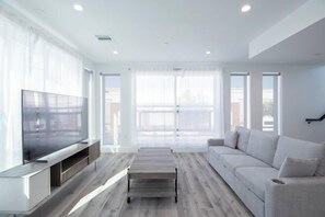 View from property - Luxury apartment Hotel in LA downtown (Los Angeles)