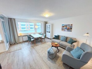 Unclassified image, 2 of 16, button