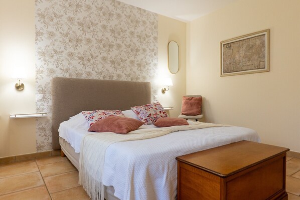 1 bedroom, WiFi, bed sheets