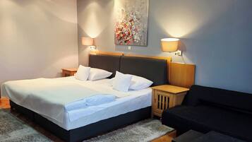 Phòng, ban công | Két bảo mật tại phòng, màn/rèm cản sáng, bàn ủi/dụng cụ ủi quần áo