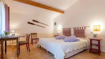 2 slaapkamers, een bureau, wifi, beddengoed