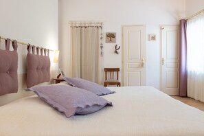 2 habitaciones, escritorio, wifi y ropa de cama 
