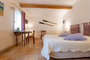 2 habitaciones, escritorio, wifi y ropa de cama 