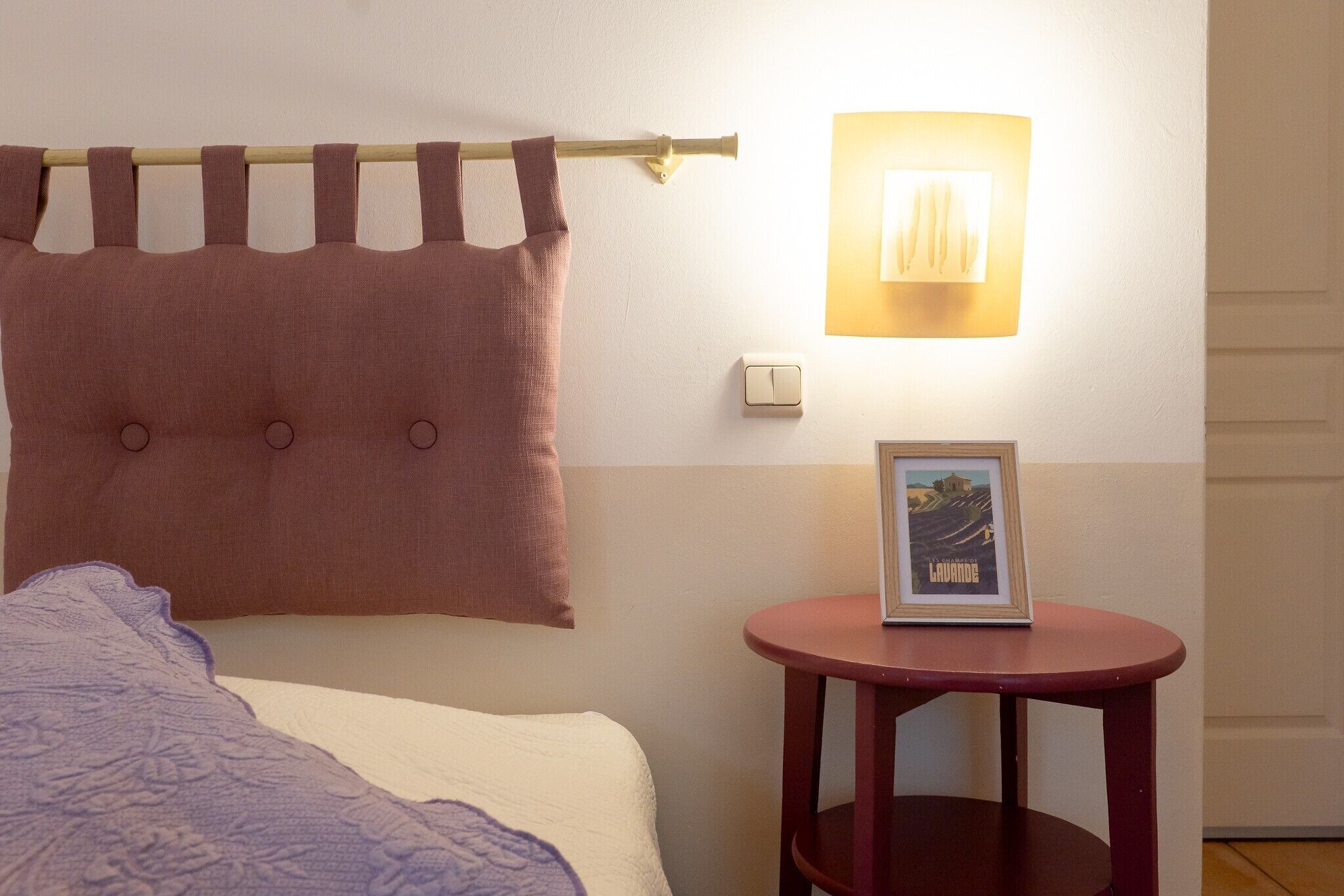 2 bedrooms, desk, WiFi, bed sheets