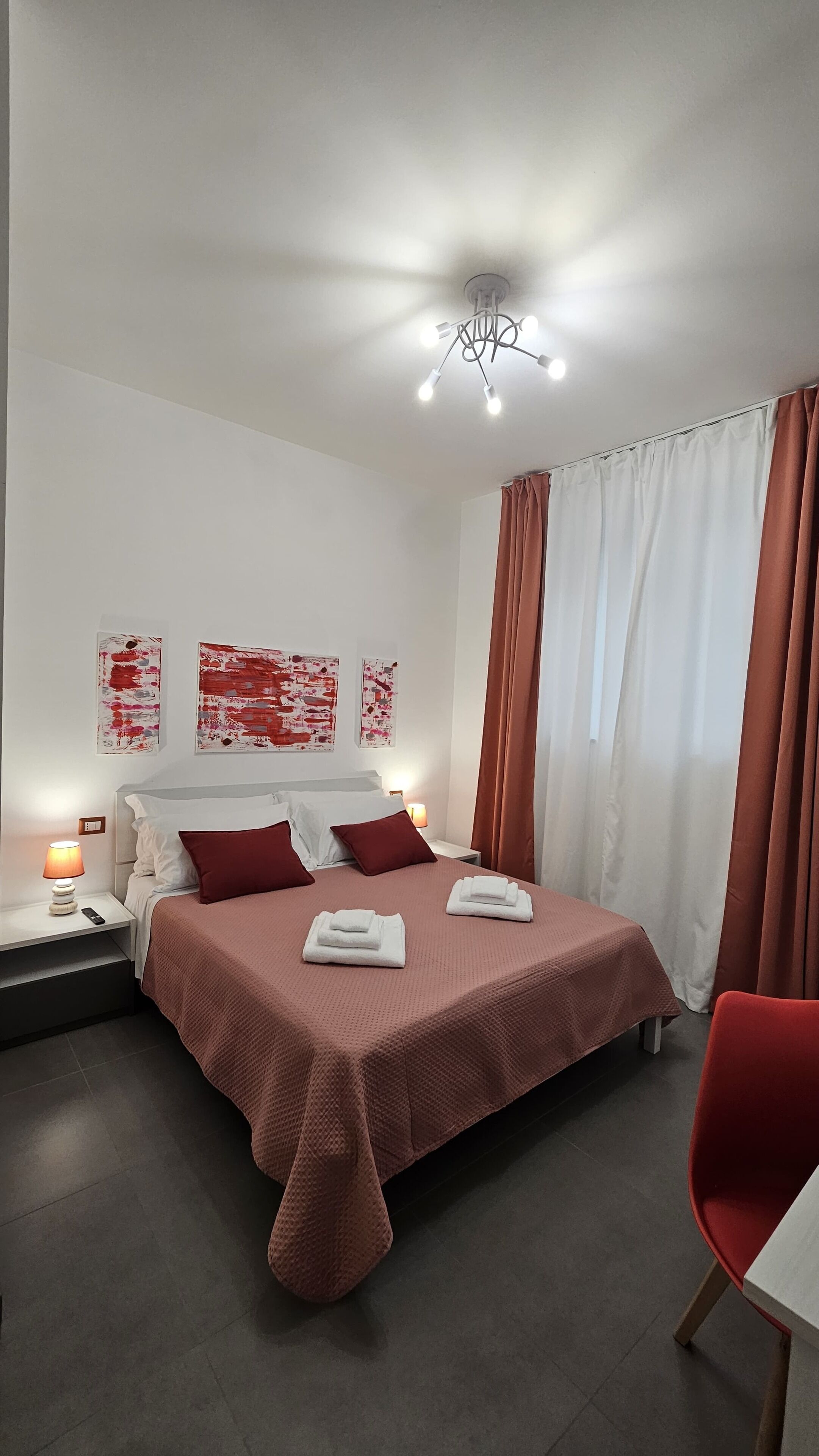 1 slaapkamer, een strijkplank/strijkijzer, wifi, beddengoed