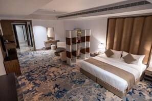 Minibar, free WiFi, bed sheets