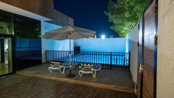 Standard-huone, 1 suuri parisänky, järvinäköala | Terassi/patio