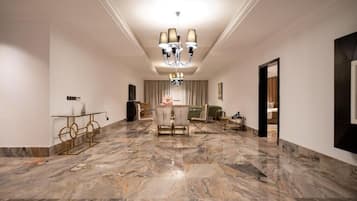 Een minibar, gratis wifi, beddengoed