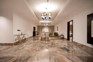 Minibaari, ilmainen Wi-Fi, vuodevaatteet