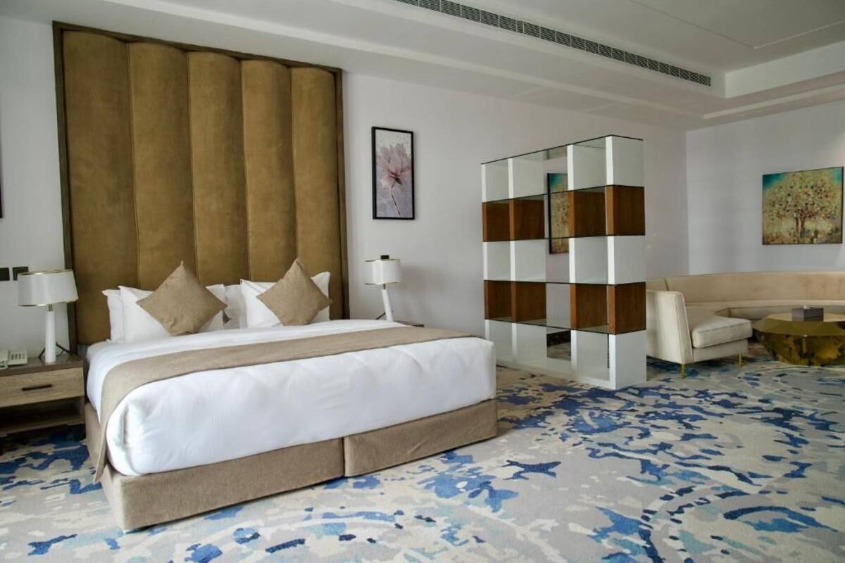 Junior Studio Suite | Minibar, WiFi (free), bed sheets