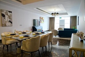 Royal Suite | Minibar, free WiFi, bed sheets - Alammariah Hills Resort- Riyadh (Diryah)