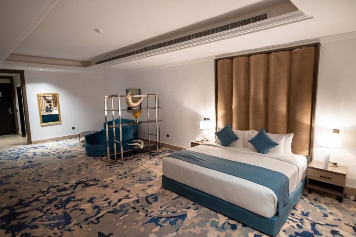 Standard Room, 1 King Bed, Garden View | Minibar, free WiFi, bed sheets