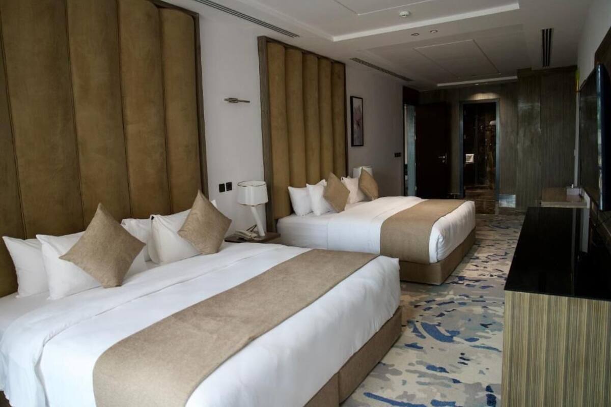 Royal Suite | Minibar, WiFi (free), bed sheets