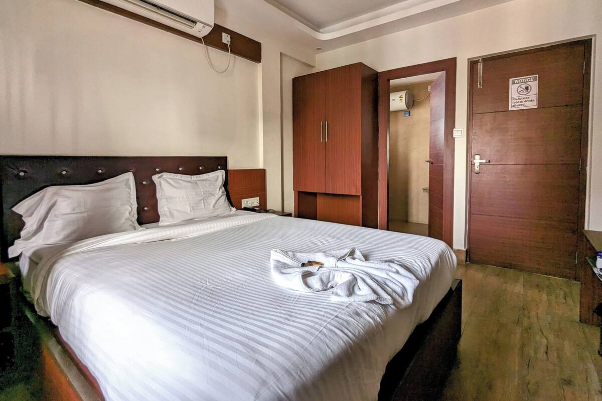 Superior Double Room | Iron/ironing board, free WiFi, wheelchair access