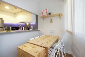 Comfort Apartment, 1 Bedroom, Kitchen, Lakeside | In-room dining