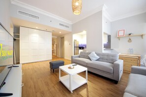 Comfort Apartment, 1 Bedroom, Kitchen, Lakeside | Living area