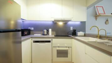 Appartement Confort, 1 chambre, cuisine, en bord de lac | Cuisine privée