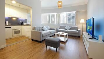 Appartement Confort, 1 chambre, cuisine, en bord de lac | Coin séjour